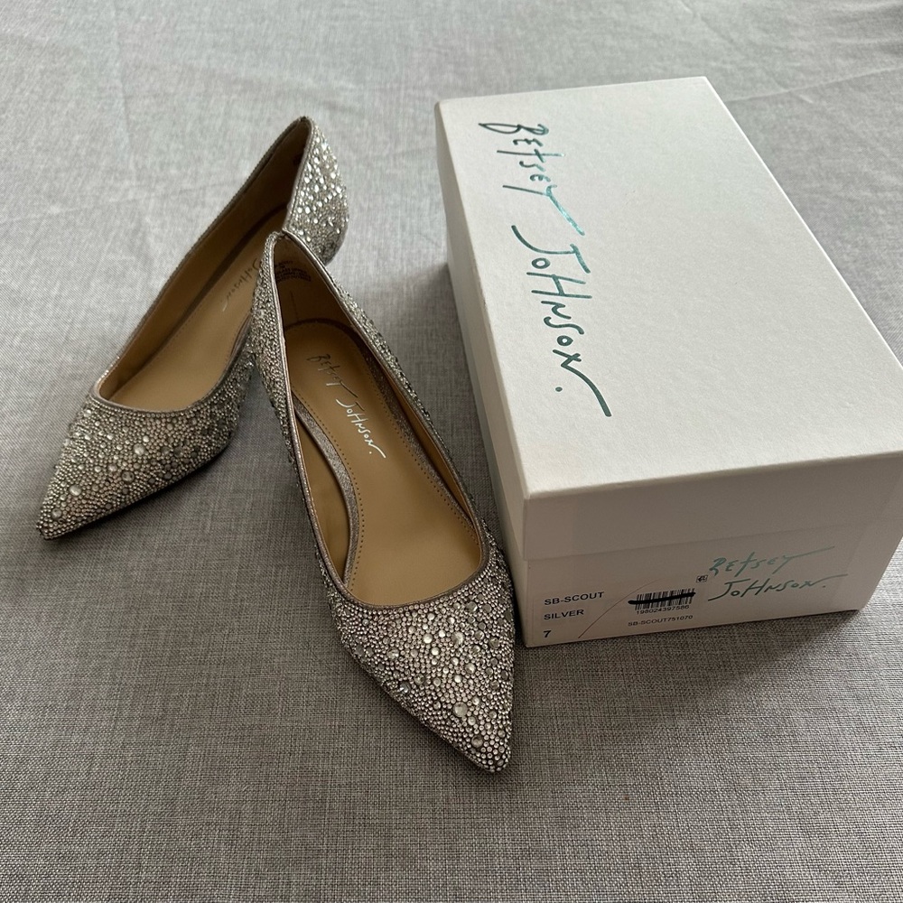 Betsey Johnson Womens Scout Silver Shimmer Rhinestone Kitten Heels Shoes NWT